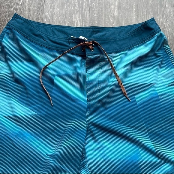 Nike swim trunks shorts. Men size 38 - Picture 3 of 10